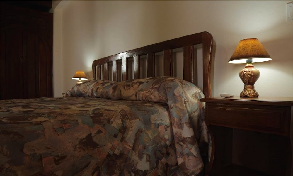 Фото Colin's Hotel