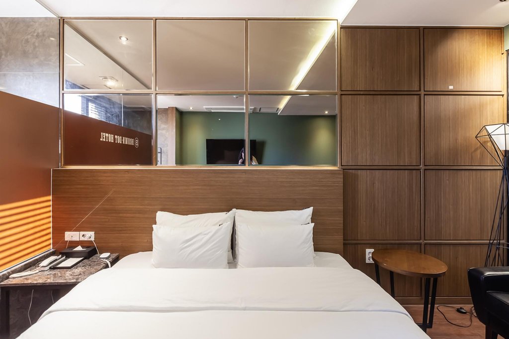 Фото Brown Dot Hotel Beomil