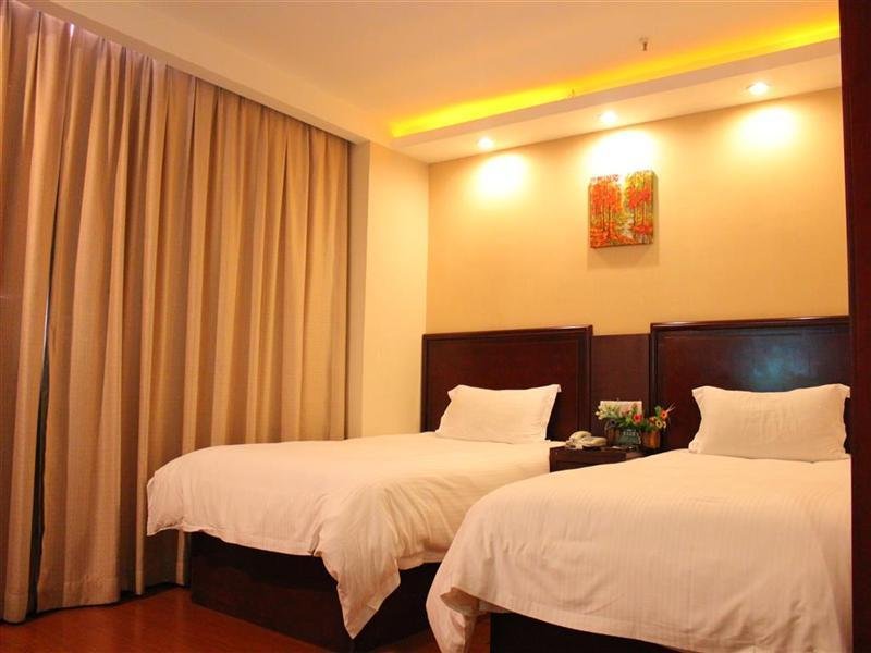 Фото GreenTree Inn Express Hotel
