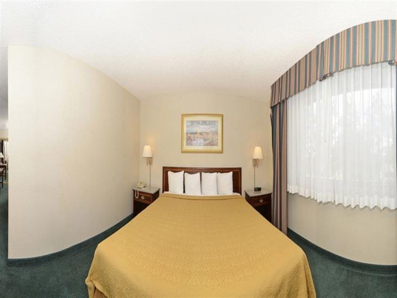 Фото Quality Inn & Suites Walnut - City of Industry