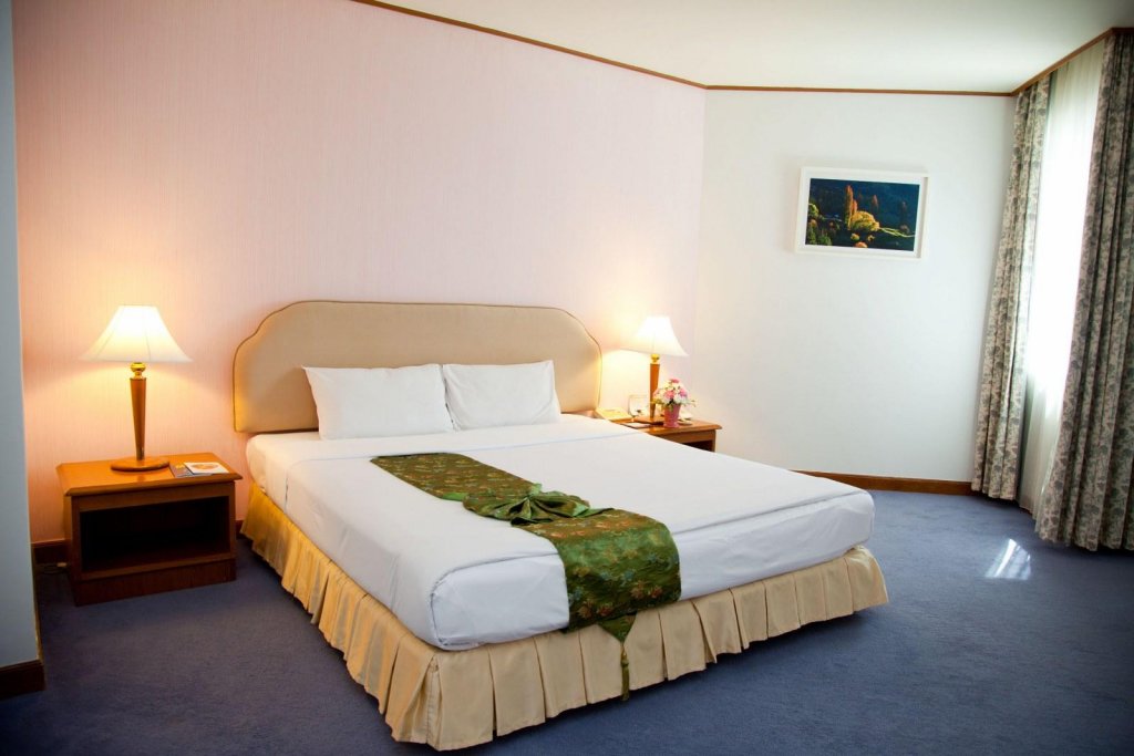 Фото Thumrin Thana Hotel