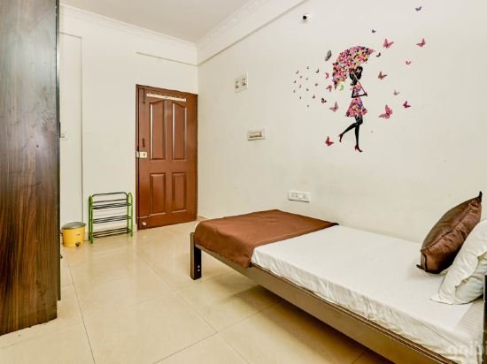 Фото Transit Dorms - A Backpackers Inn & Hostel
