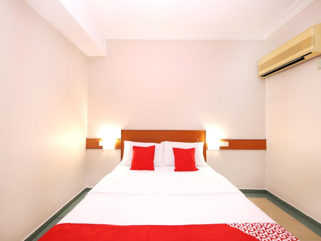 Фото Oyo 764 Hotel Famous Inn