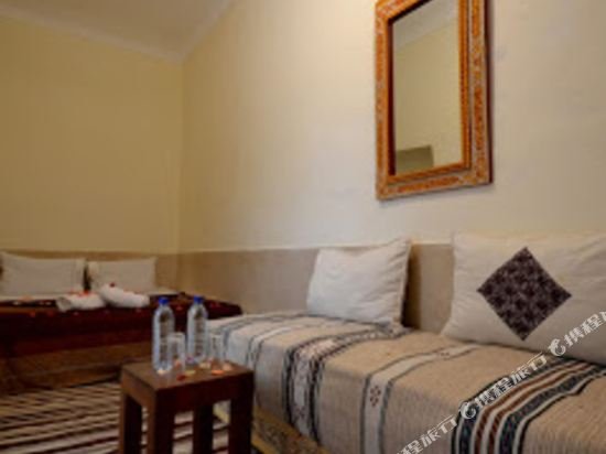 Фото Riad White Flowers