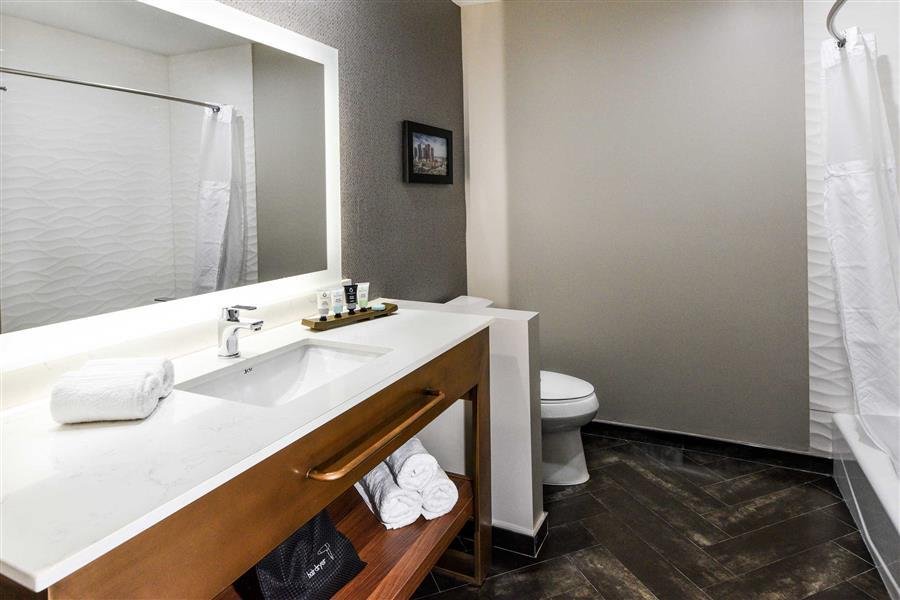 Фото Hollywood Inn Suites Hotel
