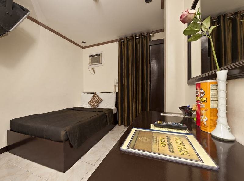 Фото Oyster Plaza Hotel