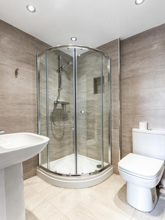 Фото Oyo Dene Hotel