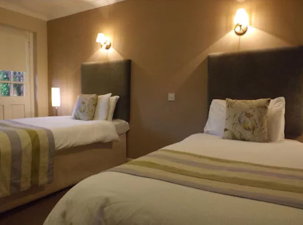 Фото Castlecary House Hotel