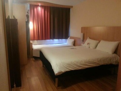 Гостиница Ibis Calais Coquelles Tunnel sous la Manche в Кале