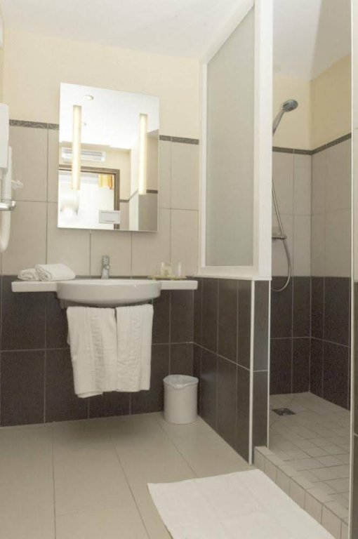 Фото Hostellerie Saint Vincent Beauvais Aéroport