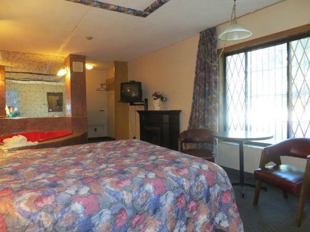 Фото Oyo Hotel Niagara Falls, On - Fallsview