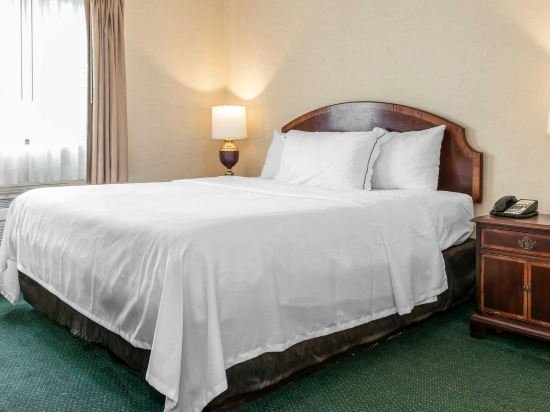 Фото Days Inn and Suites by Wyndham Hammond, In