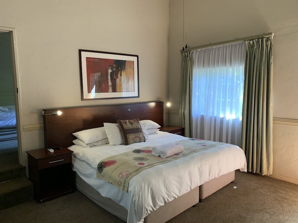 Фото Shangri-La Country Hotel