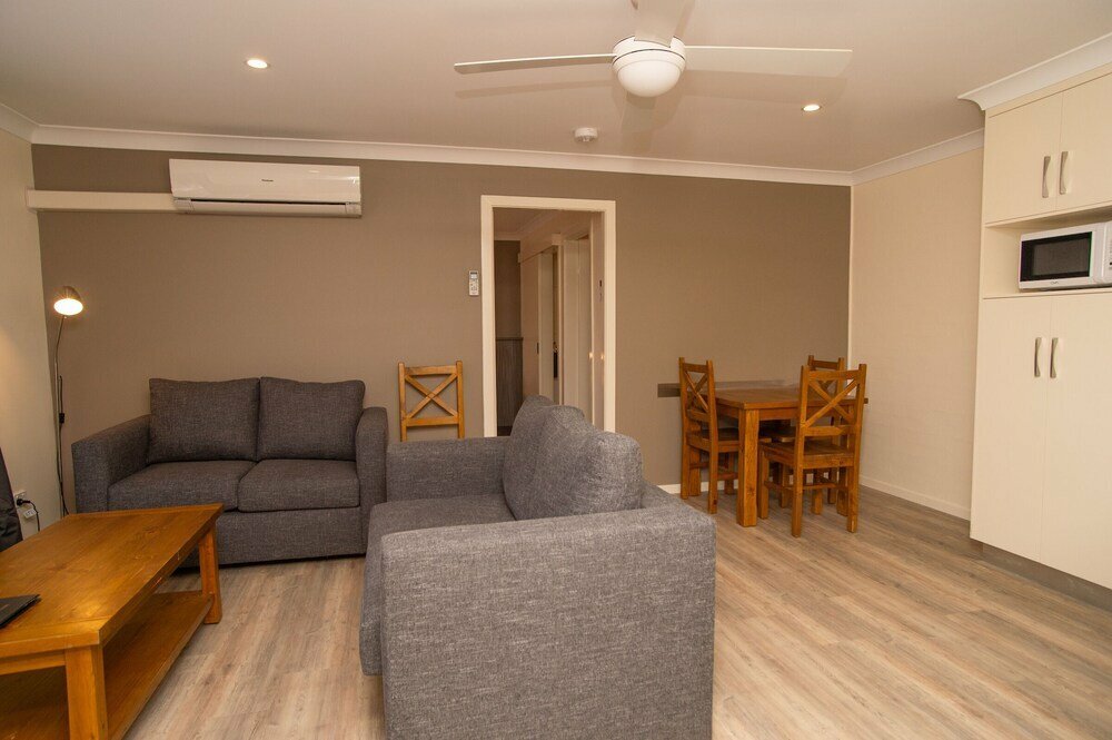 Photo: Manera Heights Apartment Motel, hotel, Australia, Dubbo, 43 Cobbora ...