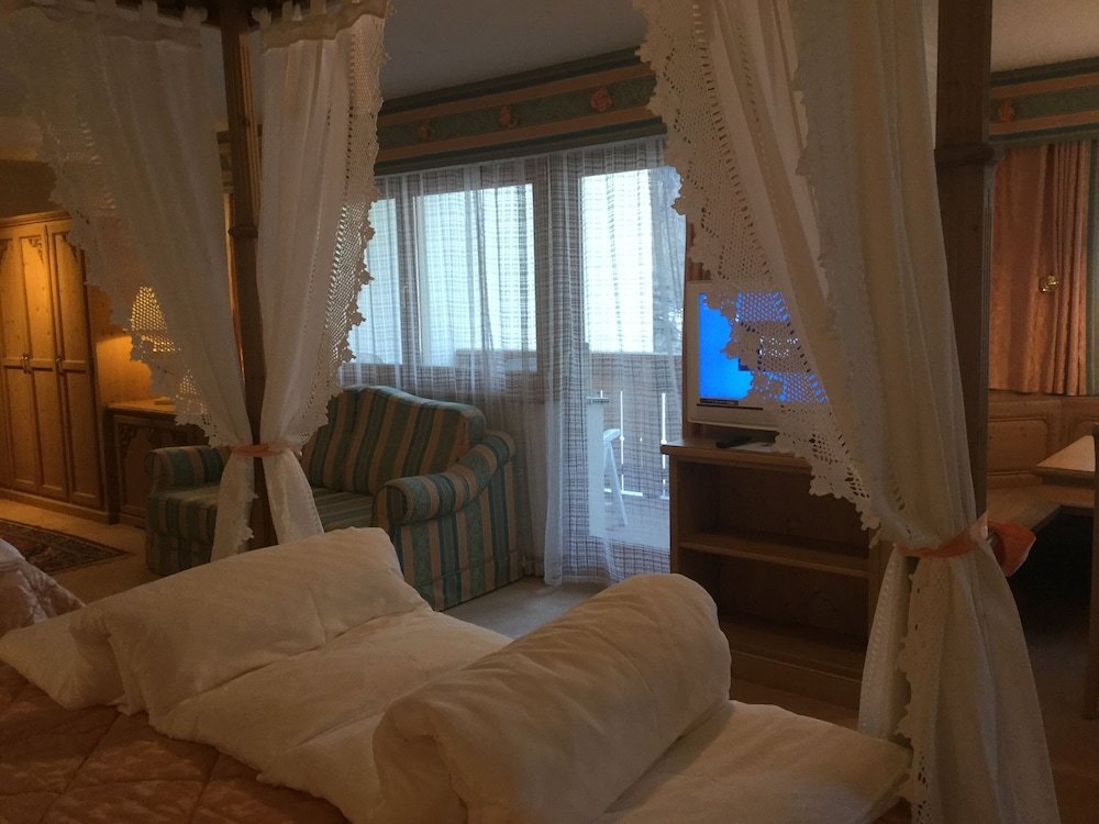 Фото Hotel Sassongher