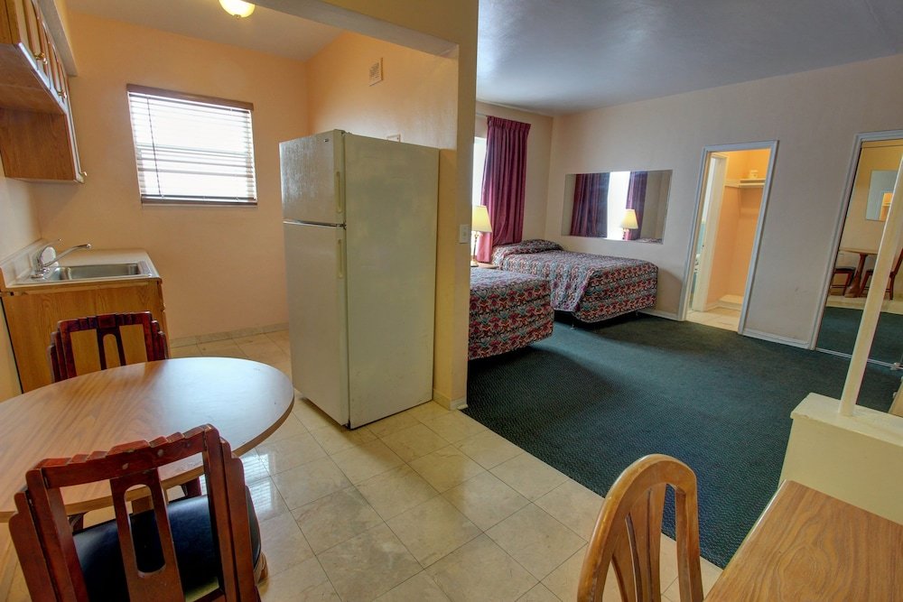 Фото Collins Avenue Hostel