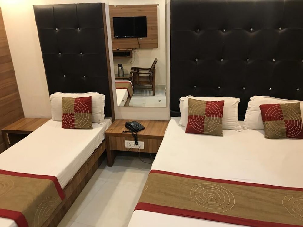 Фото Hotel Crystal Deluxe at New Delhi Railway Station