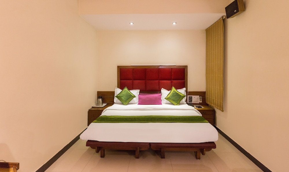 Фото Treebo Trend Natraj
