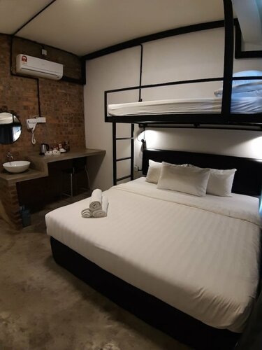 Гостиница Suite 18 Boutique Hotel - Hostel в Куала-Тренгану