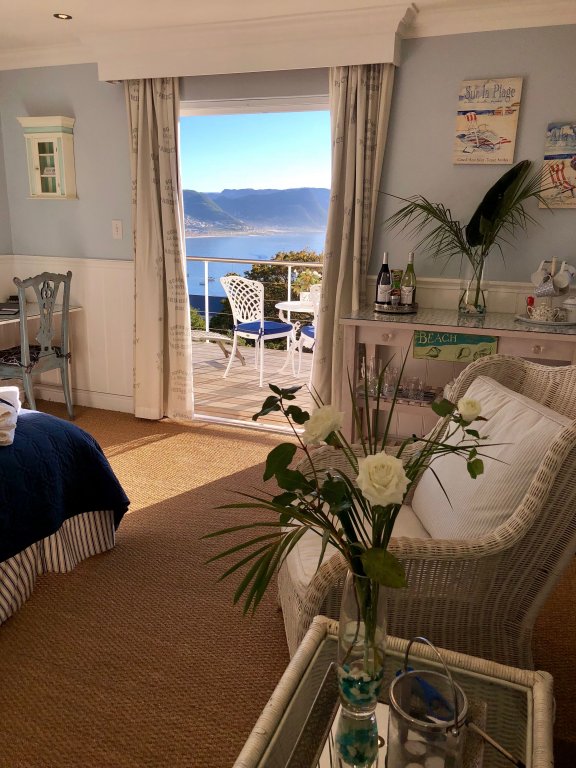 Фото A Boat House