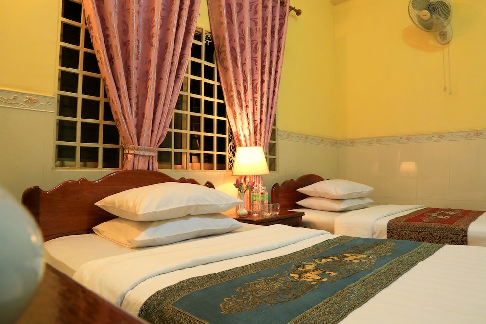 Фото The Golden Square Villa