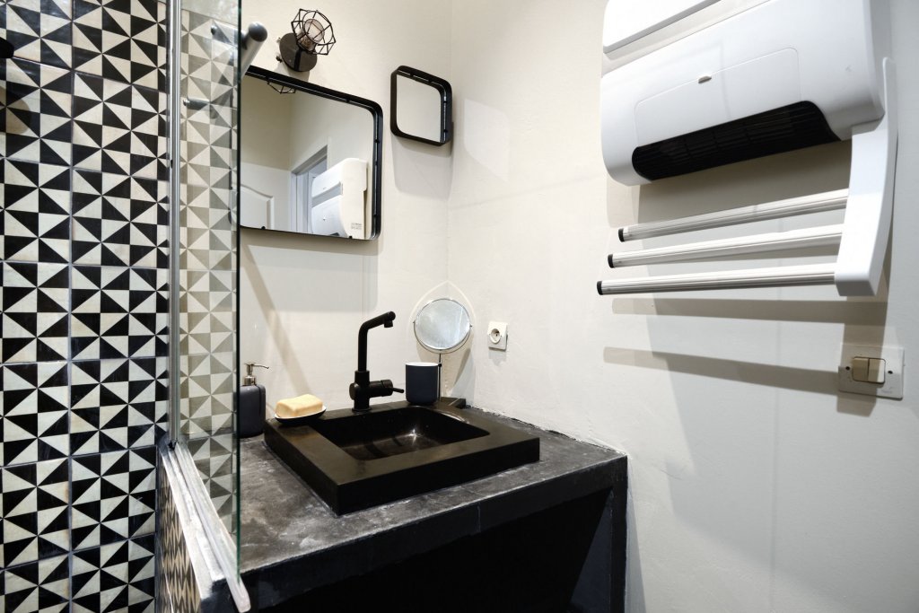 Фото UniqueAppart Studio au Vieux Port