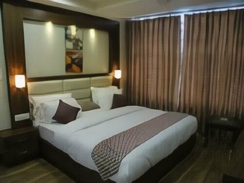 Гостиница Hotel Dolives в Панипате