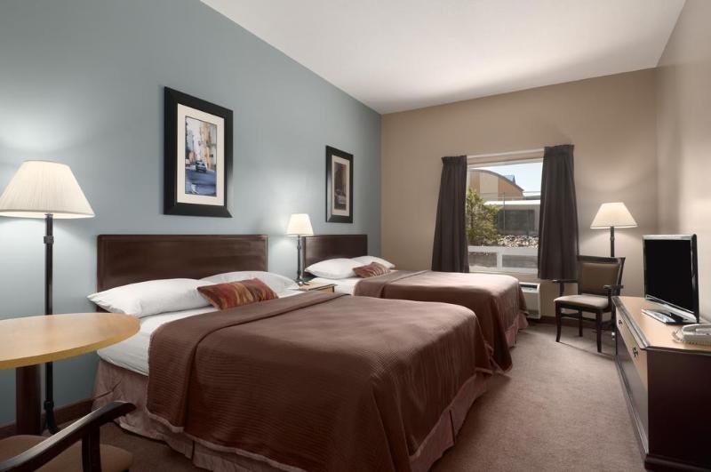 Фото Super 8 Edmonton South