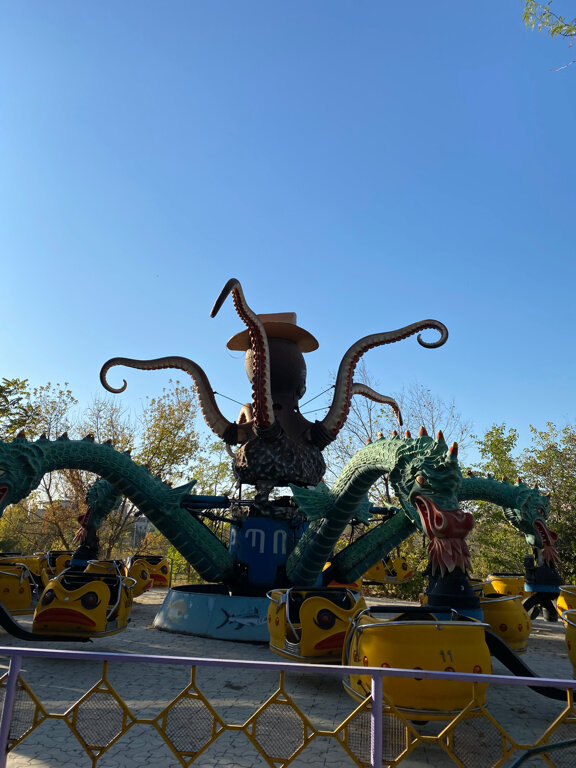 Amusement park Octopus, Yerevan, photo