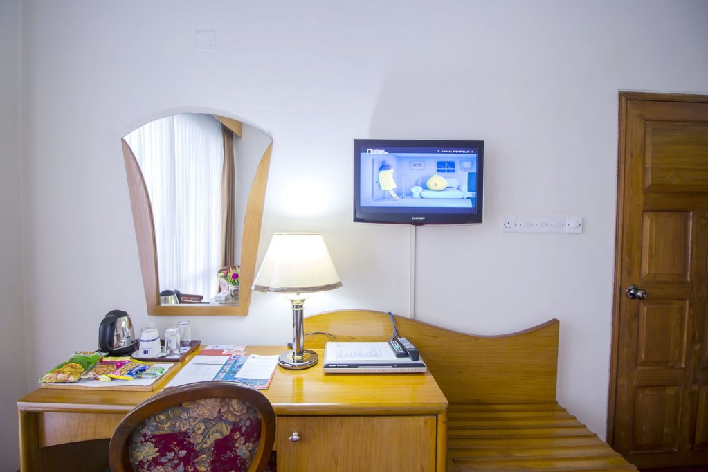 Фото Lake Castle