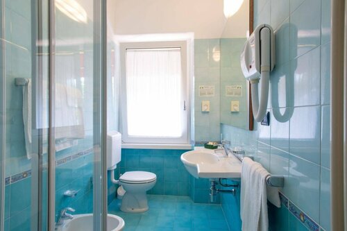 Внешний вид отеля Hotel Capri в Бардолино, фото 3