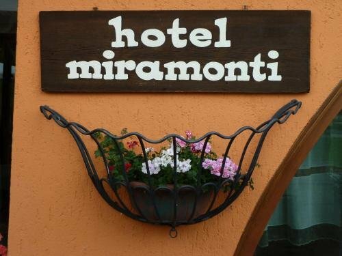 Гостиница Albergo Miramonti Dependance