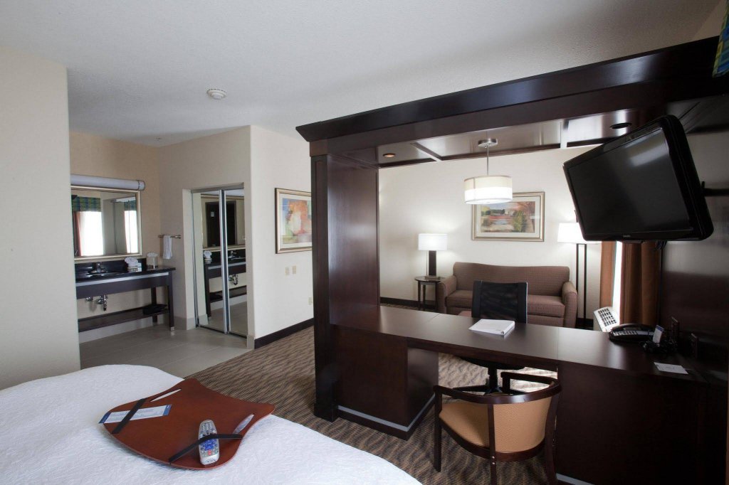 Фото Hampton Inn & Suites Dallas I-30 Cockrell Hill