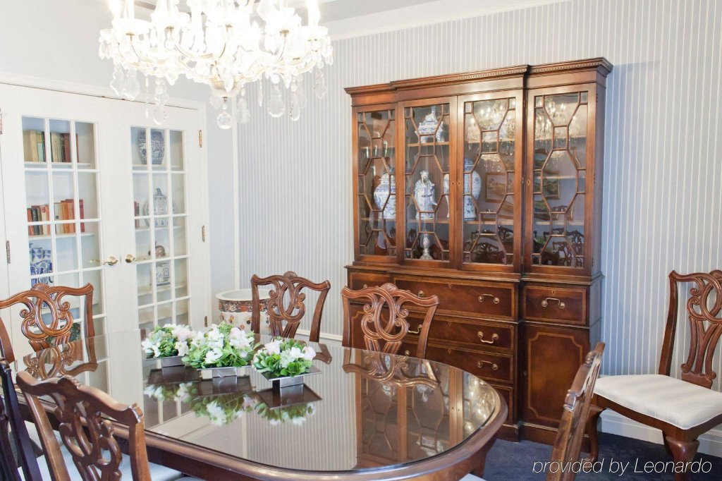 Фото The Hotel Saskatchewan Autograph Collection