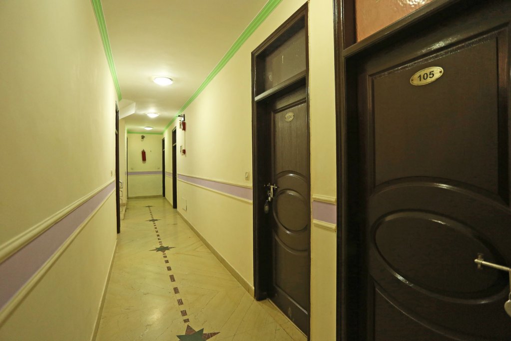 Фото Oyo 9726 Hotel Aura Palace Deluxe