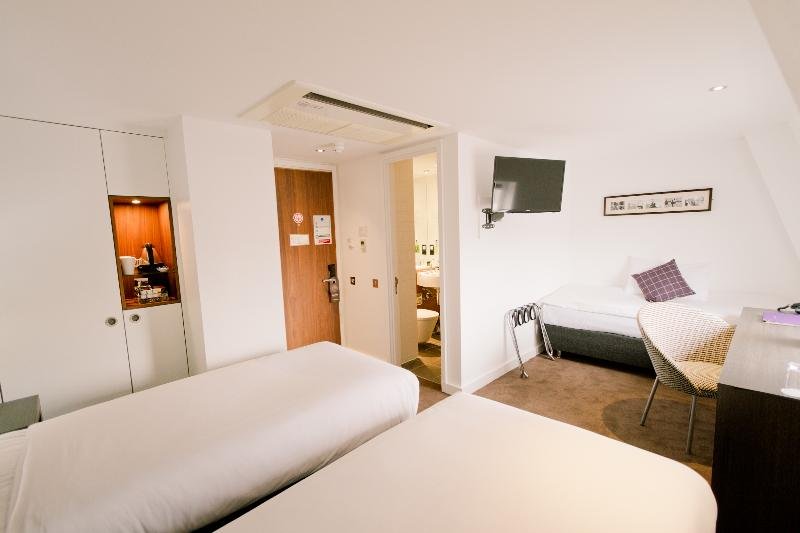 Фото The Wesley Euston