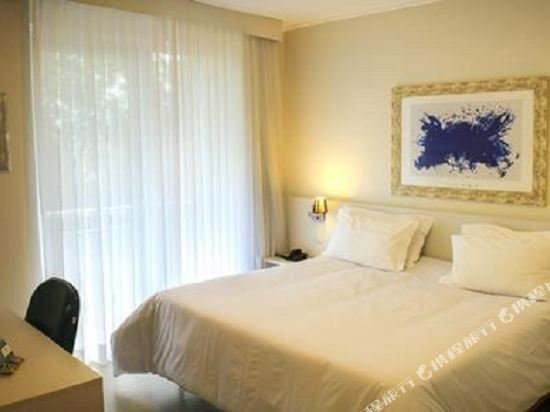 Фото Charrua Hotel