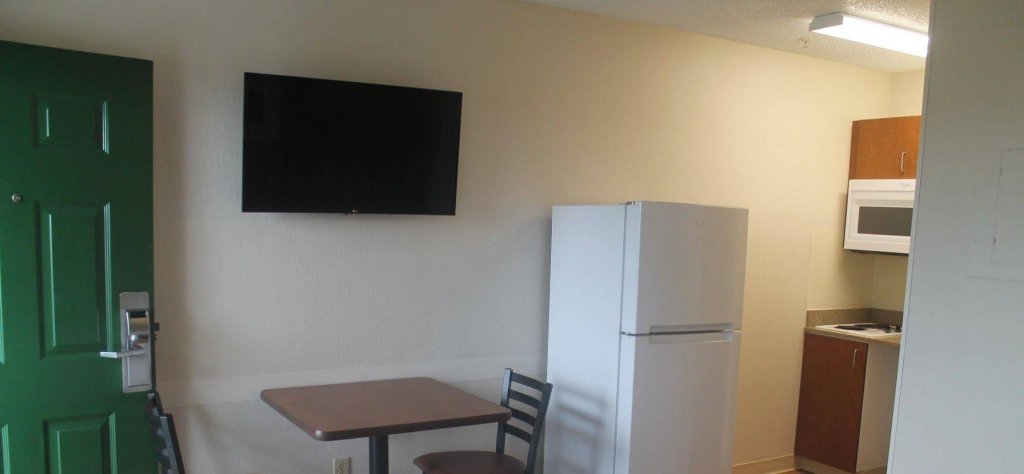 Фото HomeTowne Studios by Red Roof Fort Lauderdale