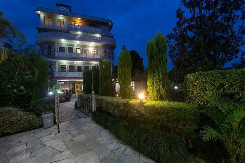 Гостиница Hotel Peninsula в Покхаре