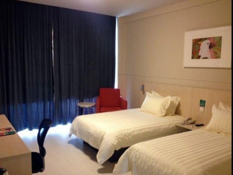 Фото Jinjiang Inn Dujiangyan Taiping Street