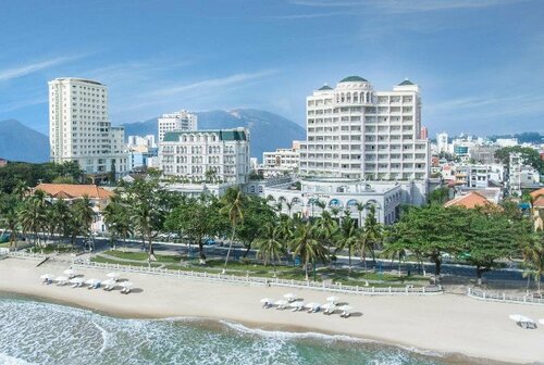 Внешний вид отеля Sunrise Nha Trang Beach Hotel & Spa в Нячанге, фото 5