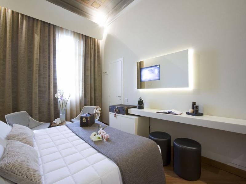 Фото Hotel Embassy