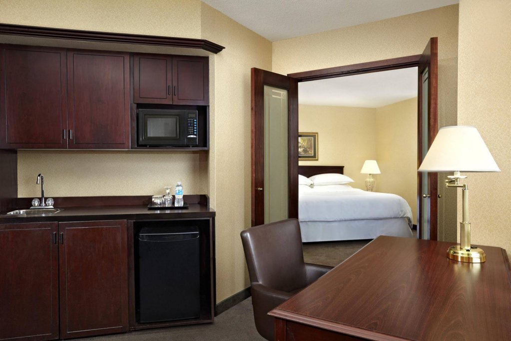 Фото Sheraton Parkway Toronto North Hotel & Suites