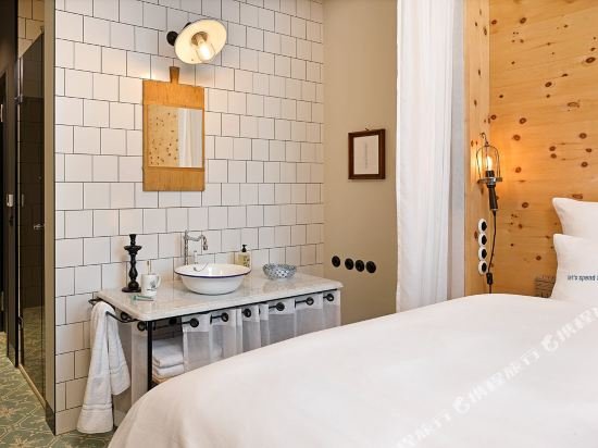 Фото 25hours Hotel The Royal Bavarian