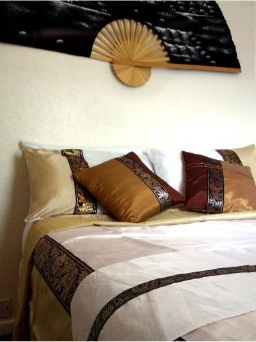 Фото The Feathers Hotel