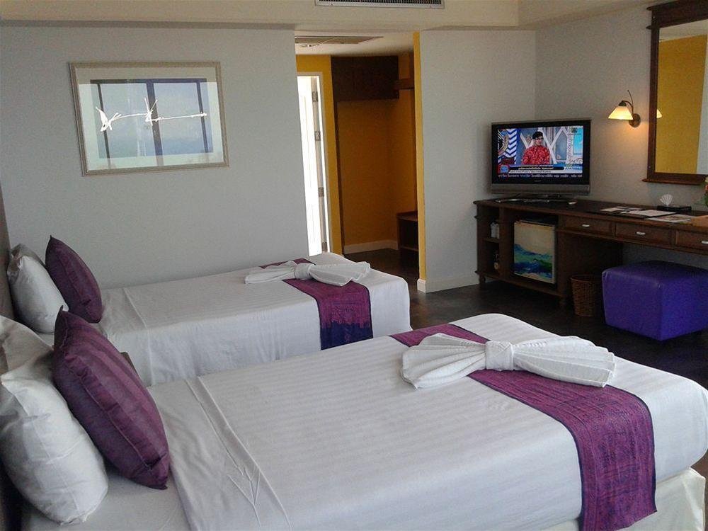 Фото Hua Hin Grand Hotel and Plaza