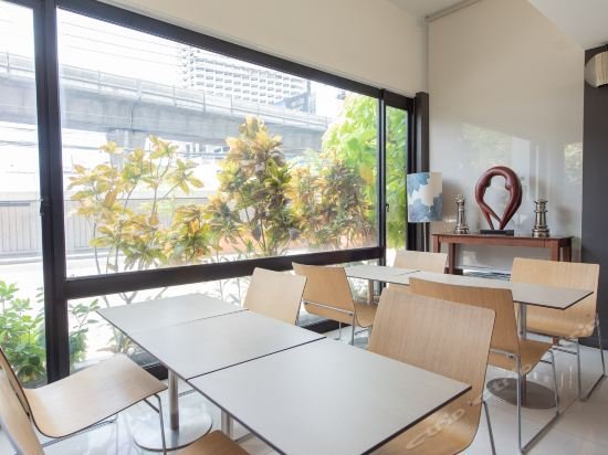 Фото Sathorn Terrace Apartment
