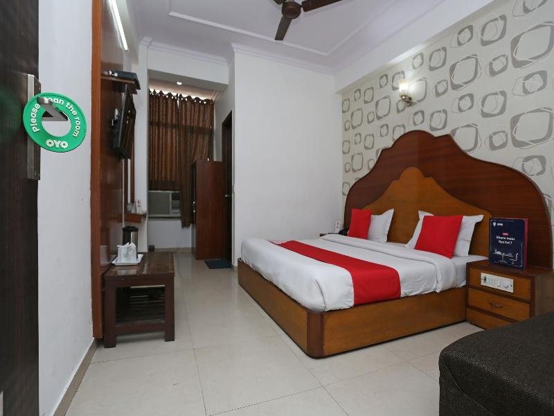 Фото Oyo 14710 Hotel Pallvi Palace