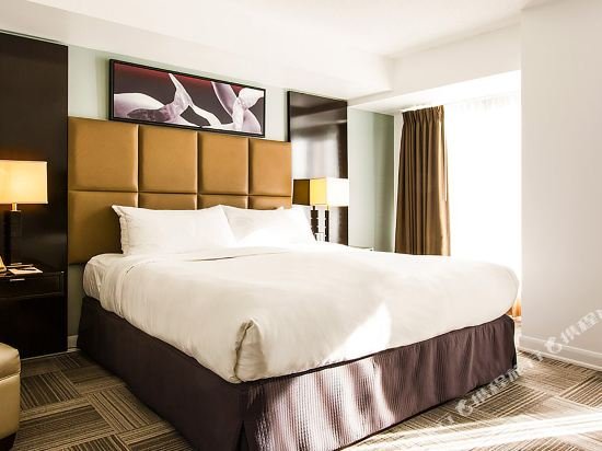 Фото Pantages Hotel Downtown Toronto