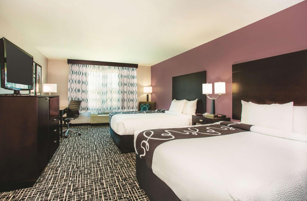 Фото Hampton Inn Russellville